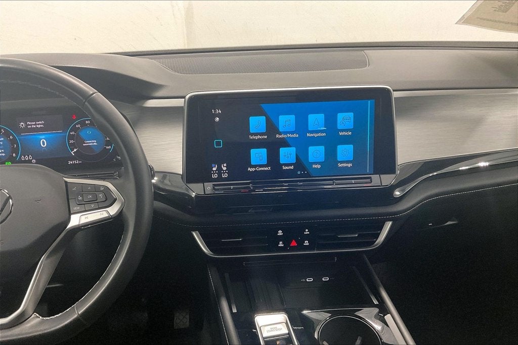2025 Volkswagen Atlas Cross Sport 2.0T SE w/Technology