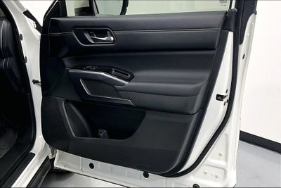 2023 Nissan Pathfinder SL