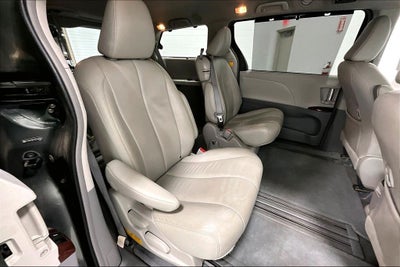 2013 Toyota Sienna XLE 8 Passenger