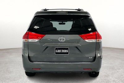 2013 Toyota Sienna XLE 8 Passenger