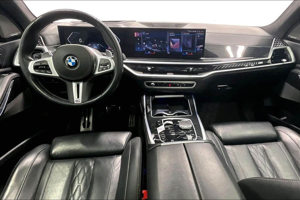 2023 BMW X7 M60i