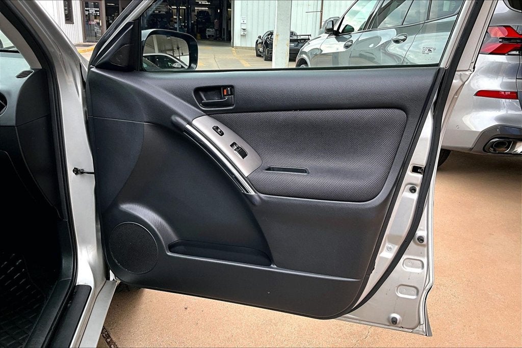 2004 Pontiac Vibe Base
