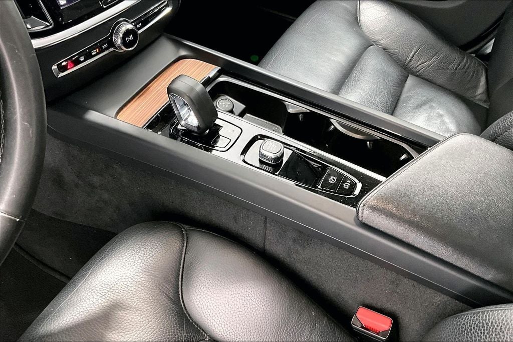 2024 Volvo S60 B5 Plus Dark Theme