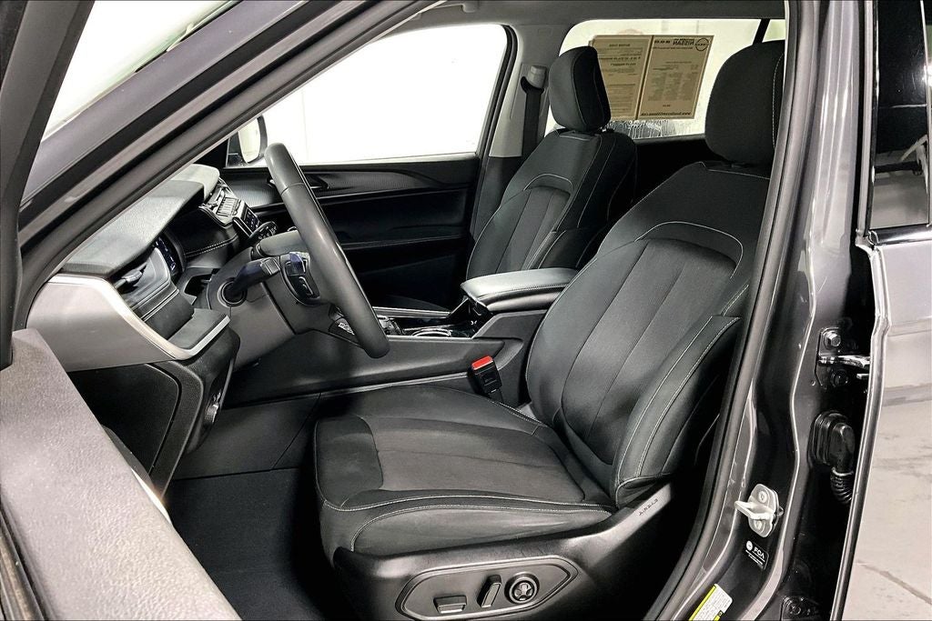 2023 Jeep Grand Cherokee L Laredo