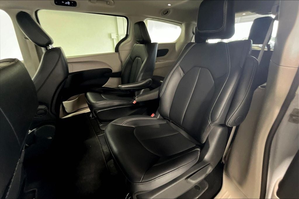 2024 Chrysler Pacifica Hybrid Select