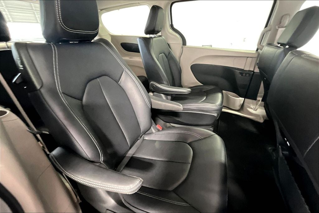 2024 Chrysler Pacifica Hybrid Select