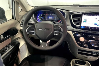 2024 Chrysler Pacifica Hybrid Select