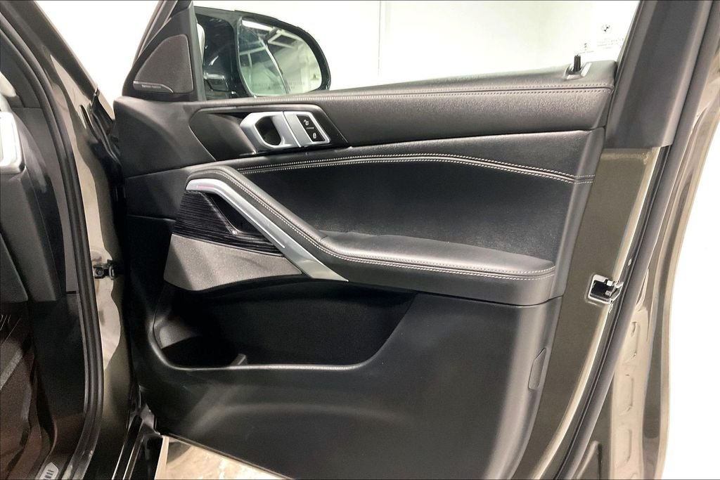 2025 BMW X6 M60i