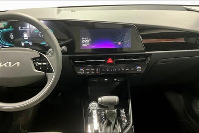 2025 Kia Niro SX