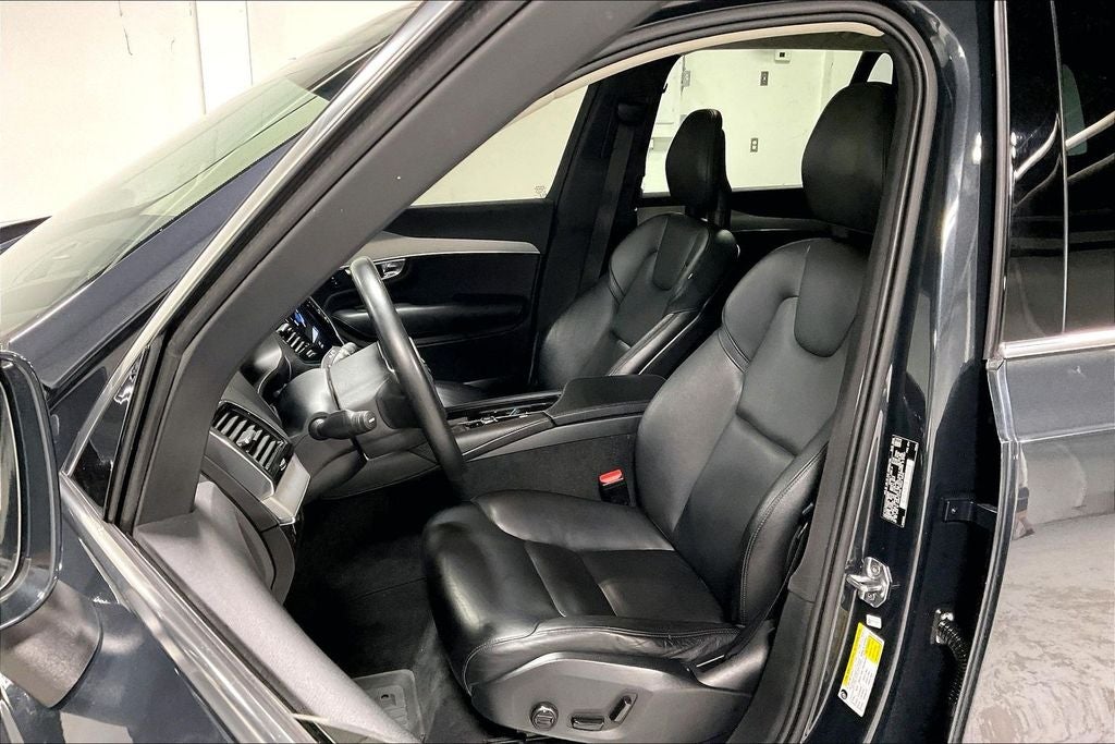 2021 Volvo XC90 T5 Momentum