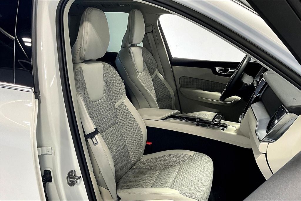 2022 Volvo XC60 B5 Momentum