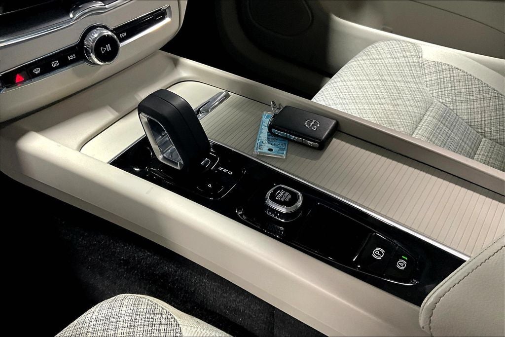 2022 Volvo XC60 B5 Momentum