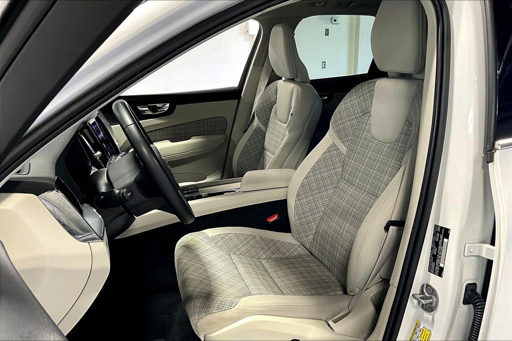 2022 Volvo XC60 B5 Momentum