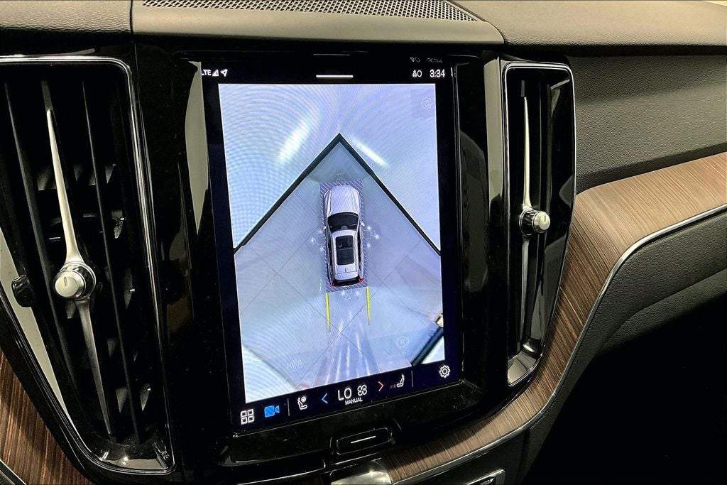 2022 Volvo XC60 B5 Momentum