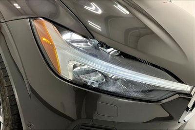 2022 Volvo XC60 B5 Momentum