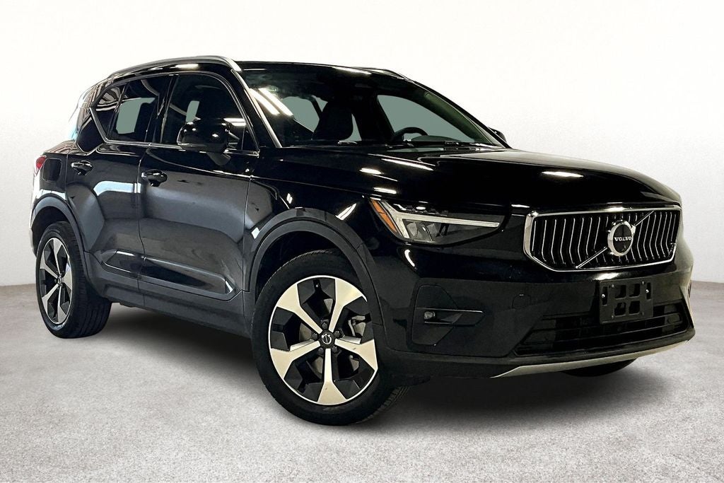2024 Volvo XC40 B5 Plus Bright Theme