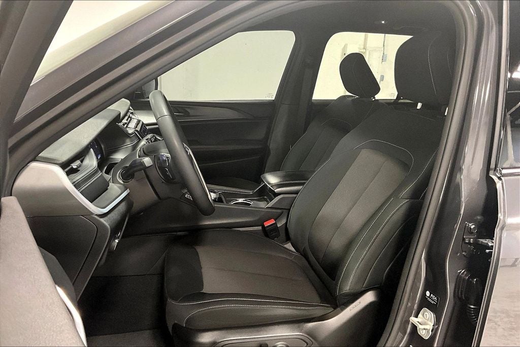 2024 Jeep Grand Cherokee Laredo 4x4