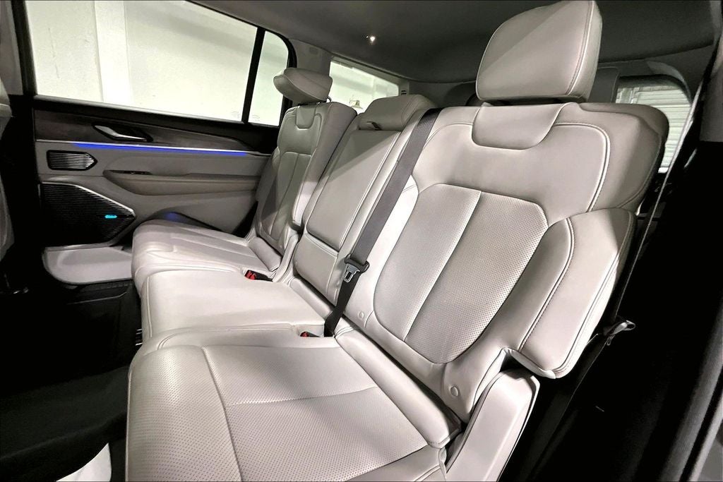 2021 Jeep Grand Cherokee L Overland 4x2
