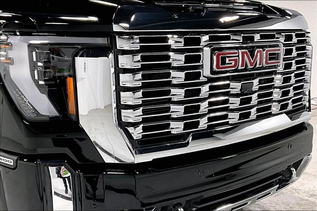 2025 GMC Sierra 3500HD 4WD Crew Cab Standard Bed Denali