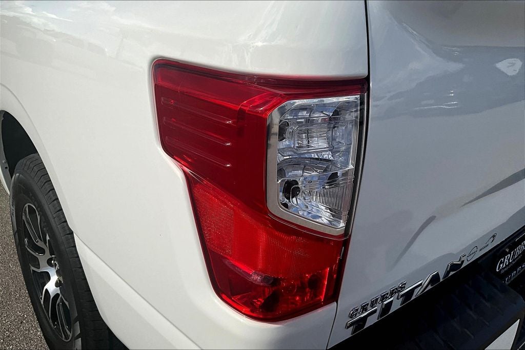 2023 Nissan TITAN Crew Cab SV 4x2