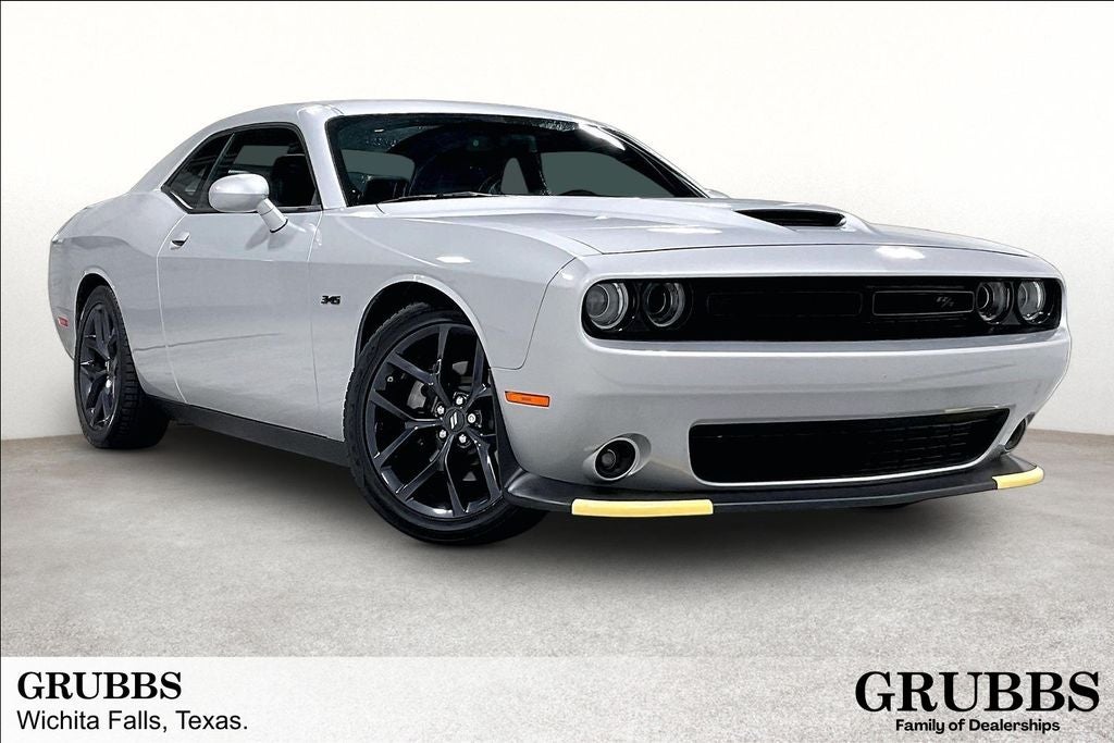 2023 Dodge Challenger R/T's photo