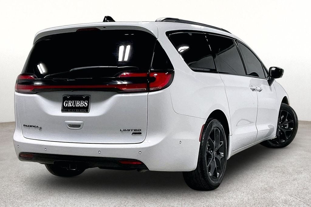 2024 Chrysler Pacifica Limited AWD