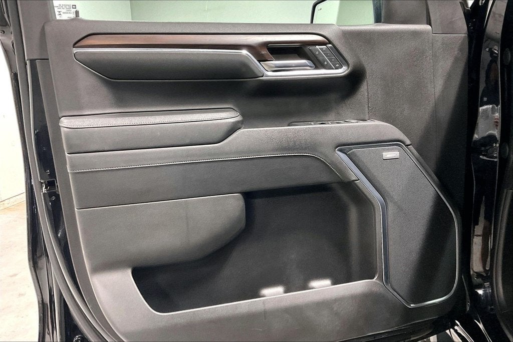 2023 GMC Sierra 1500 4WD Crew Cab Short Box SLT