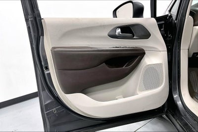 2021 Chrysler Voyager LX