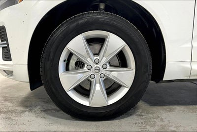 2022 Volvo XC60 B5 Momentum