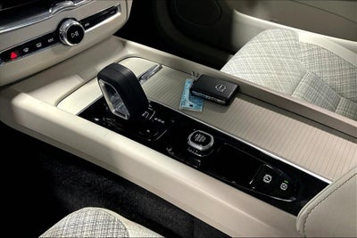 2022 Volvo XC60 B5 Momentum