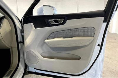 2022 Volvo XC60 B5 Momentum