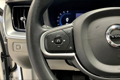 2022 Volvo XC60 B5 Momentum