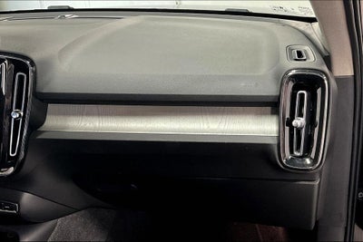 2024 Volvo XC40 B5 Plus Bright Theme