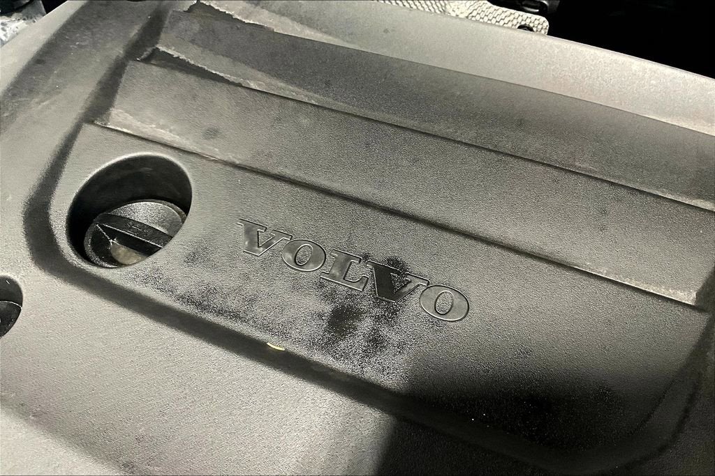 2024 Volvo XC40 B5 Plus Bright Theme