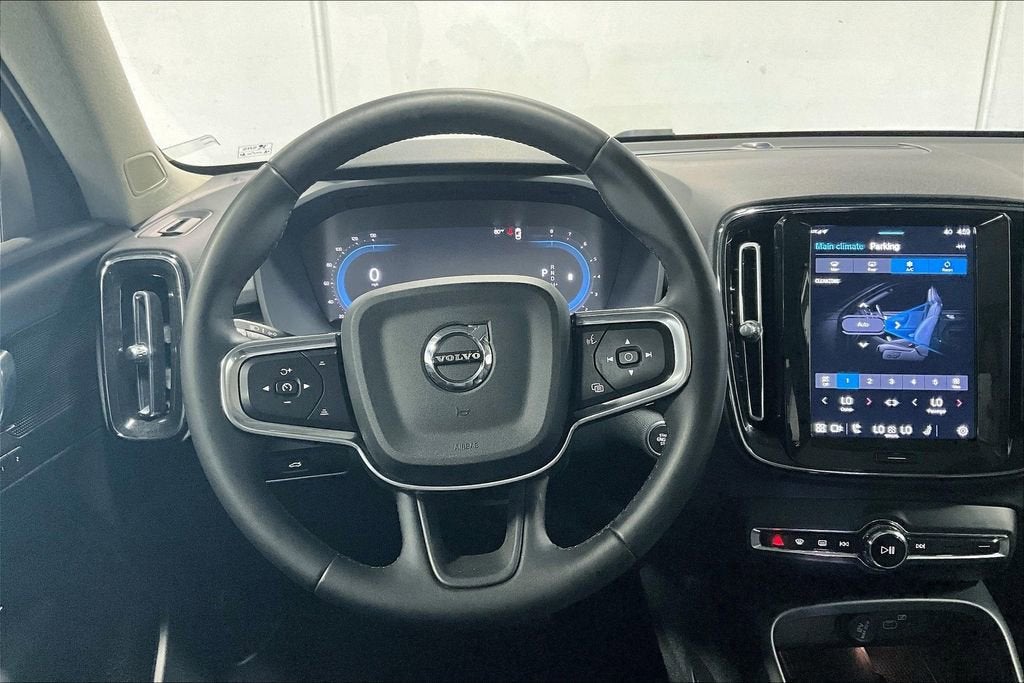 2024 Volvo XC40 B5 Plus Bright Theme